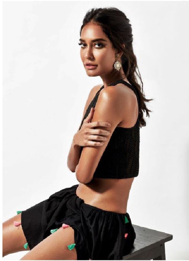 Lisa Haydon For FHM India Magazine
