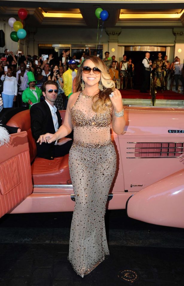 Mariah Carey Makes Grand Entrance In Las Vegas