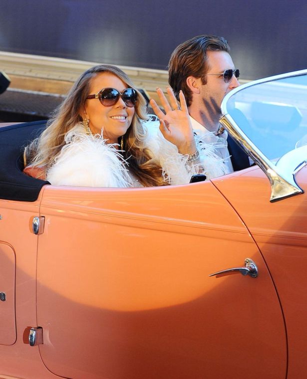 Mariah Carey Makes Grand Entrance In Las Vegas